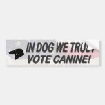 Rösta hunden med amerikanska flagganbildekalet