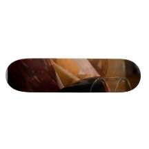 Rött vin i en italiensk restaurang anpassad skate board