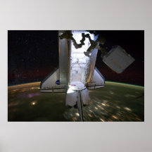 Rymdfärjasträvan som anslutas på ISS (2011) Posters