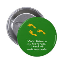 Sarkastiska fotsteg knäppas pins