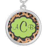 Sassy Leporad Monogramhalsband