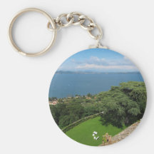 Sjön panorama- Bracciano beskådar Nyckel Ringar