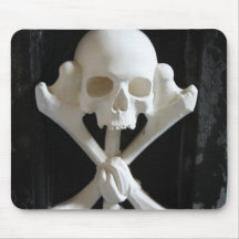 Skalle & ben i ett fnurrapiratskelett Mousepad Musmatta