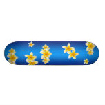 Skateboard med den Frangapani blomman