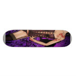 Skönhet och zombiesna skate board