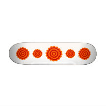 Skraj blomma i orange och Red. Skate Deck