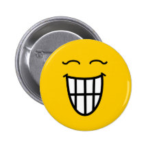 Smiley som skrattar med toothy leende knapp med nål
