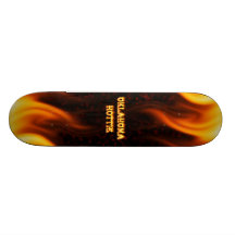Snygginga Oklahoma avfyrar och röd marmorheart. Skateboard
