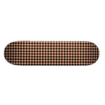 Sparren kontrollerar melonen och svart skate boards