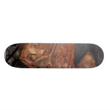 Steaks som grillar grillfesten, grillar kött anpassad skate board
