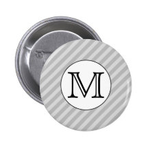 Stilfull Monogram med gråa randar. Egen Pins
