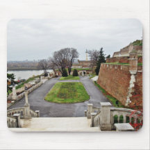 Stort parkera Kalemegdan vid Danube River Serbia Musmatta