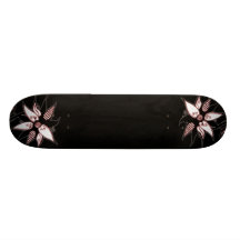 Svart röd & vitSwirly blomma av Naomi Skateboards