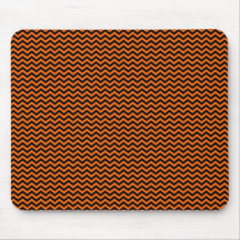 Svart sparre på orangen musmattor