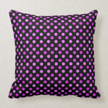 Svarten med rosa Polkadot kudder