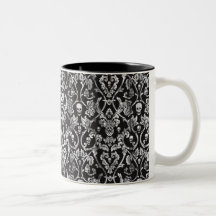 Svartvit bekymrad skalledamask. kaffe koppar