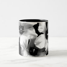 Svartvit blom- mugg