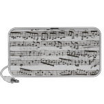 Svartvit musik noter laptop högtalare