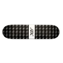 Svartvit spiral virvlar runt modellen skate deck