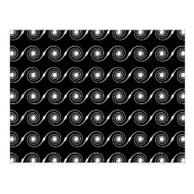 Svartvit spiral virvlar runt modellen vykort