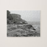 Svartvitt fotopussel för stenig Shoreline