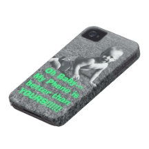 Telefonen täcker Case-Mate iPhone 4 fodraler
