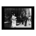 Tiggarekvinna på Broadway i New York City 1909 Hälsningskort