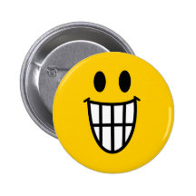 Toothy flin smiley knappar med nål