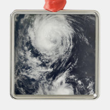 Två Typhoonsystem som att närma sig fjärran östern Juldekoration