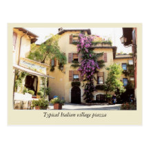 Typisk italiensk bypiazza vykort