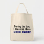 Under dagen klär jag upp något liknande en skolalä tote bag