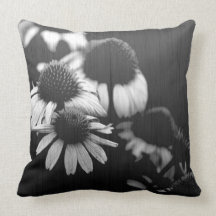 Urblekt blommigt prydnadskudde