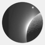 Ursnygg NASA avbildar, månen som tändas av Jord-sk klistermärken