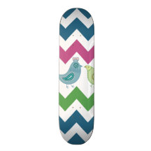 Vårsparren görar randig den gulliga nyckfulla fåge skateboard deck