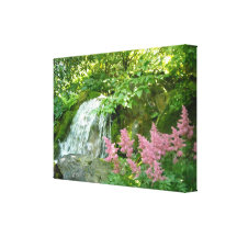 Vattenfall och rosaAstilbe Sträckt Kanvastryck