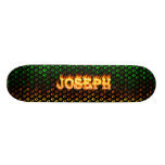 Verkliga Joseph avfyrar och flammar skateboarddesi