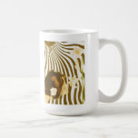 Vintageflicka med solen och blomman kaffe kopp