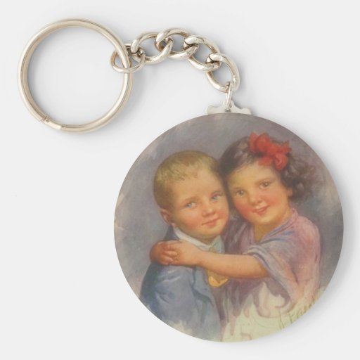 Vintageflickasitta på pojken som kramar, porträtt nyckelring