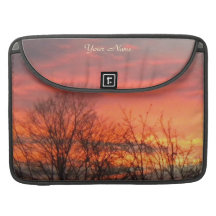 Vinterträd på solnedgångmonogramen MacBook pro sleeve
