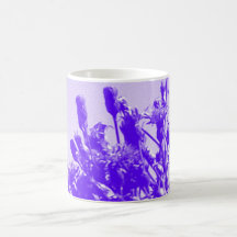Violett vildblomma kaffe kopp