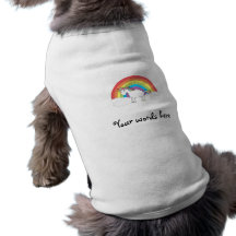 Vitunicorn på regnbågen och moln hund tshirt