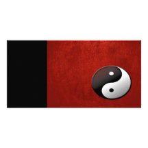 Yin Yang symbol med den röda hjärtavalentinvykorte Fotokort