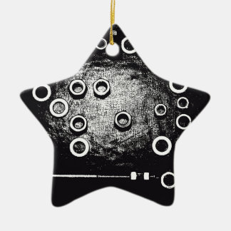 Вolt och nöt julgransprydnad keramik