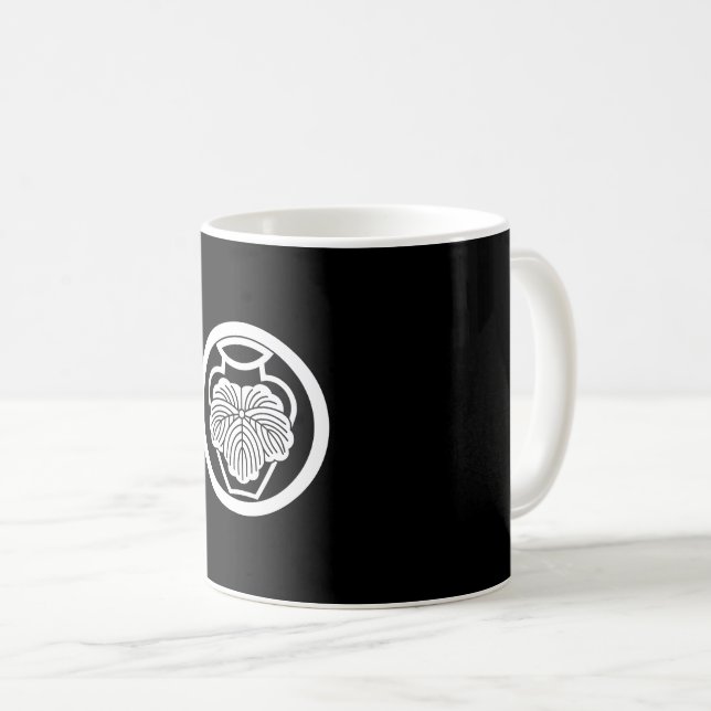 中輪に壺に蔦 KAFFEMUGG (Framsida höger)