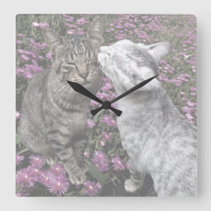 夢 の 中 の 子 猫 た FYRKANTIG KLOCKA