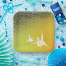 折鶴と紗綾形紋様（金地に紺青色）のペーパープレート