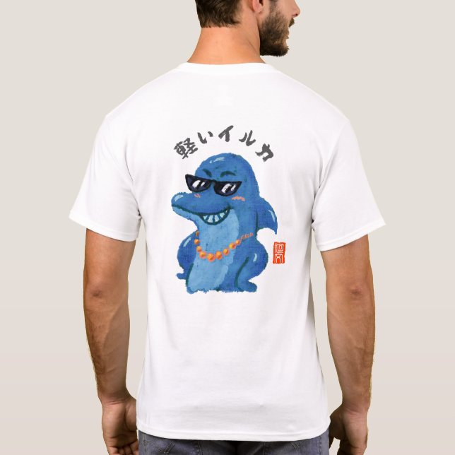 軽いイルカ（カルイイルカ） T SHIRT (Baksida)