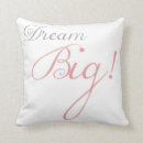 Sök efter stor rosa kuddar För henne