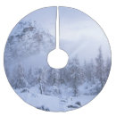 Sök efter snöig julgran Landskap