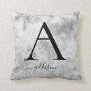 Sök efter tjock kuddar För henne